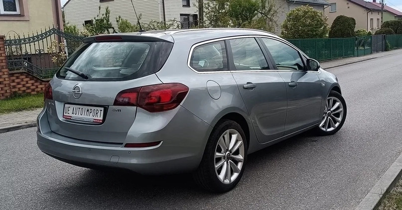 Opel Astra cena 24900 przebieg: 203000, rok produkcji 2011 z Toruń małe 137